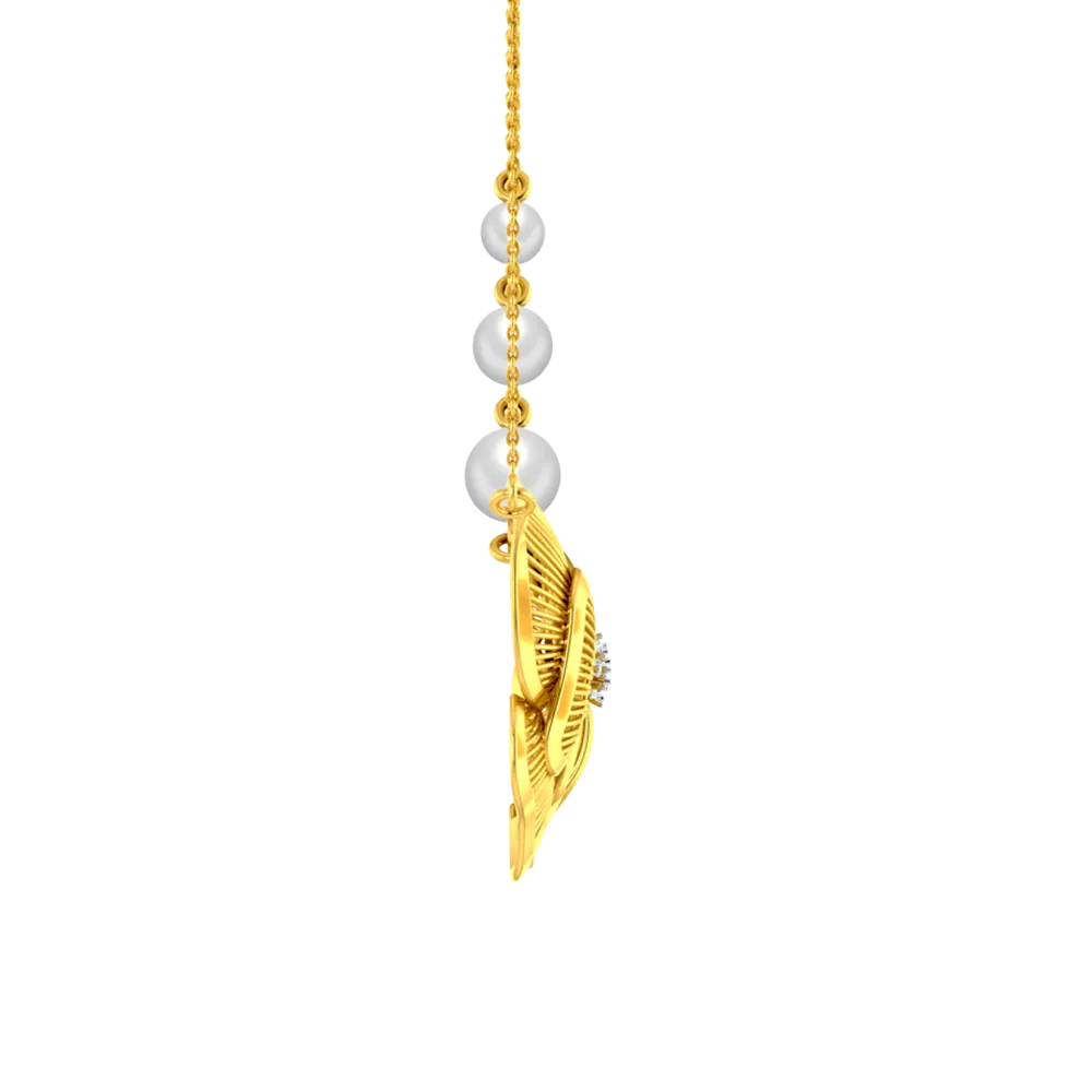 18k Gold Flower Shaped Diamond Necklace 3 Pearls