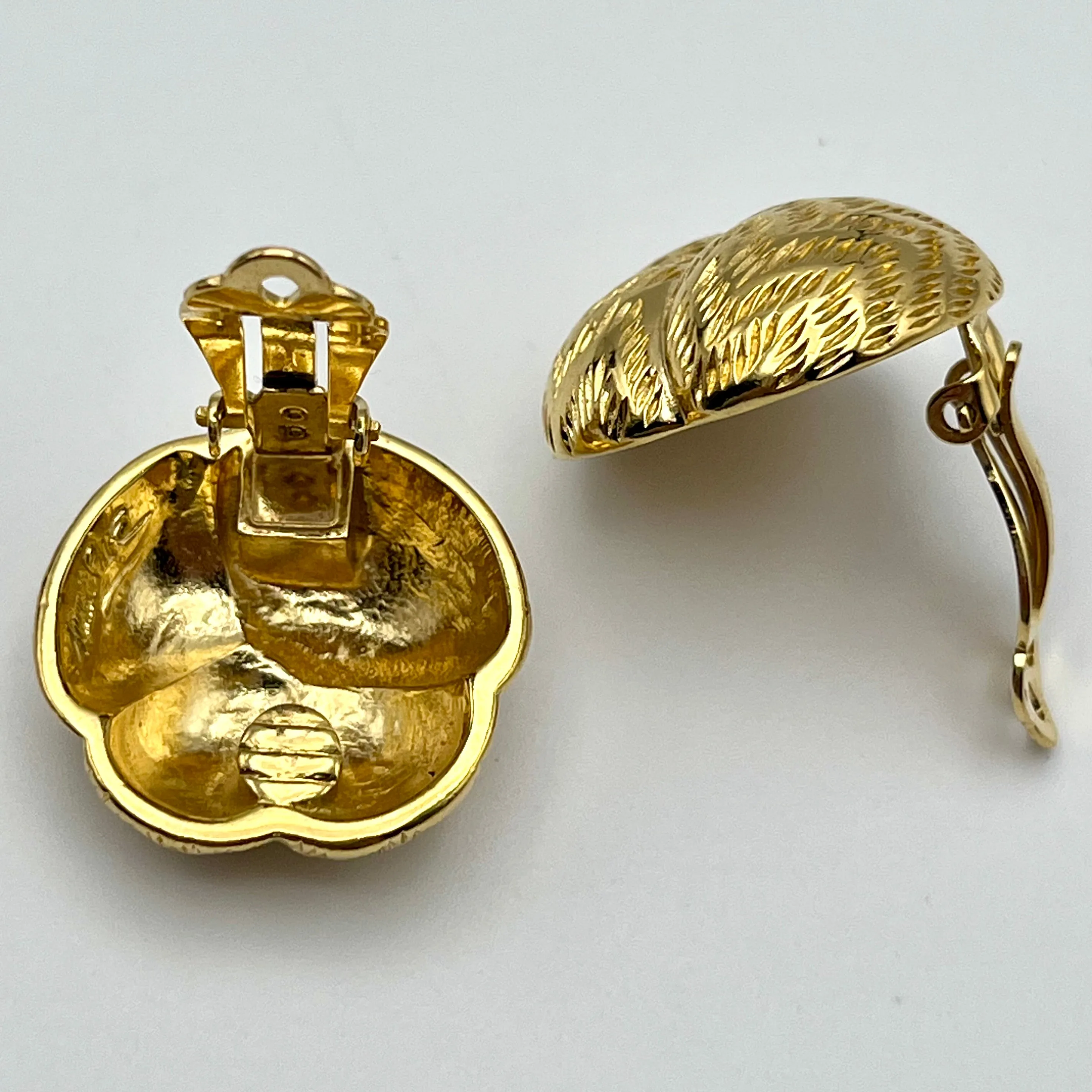1960s Crown Trifari Gold Clip Earrigns