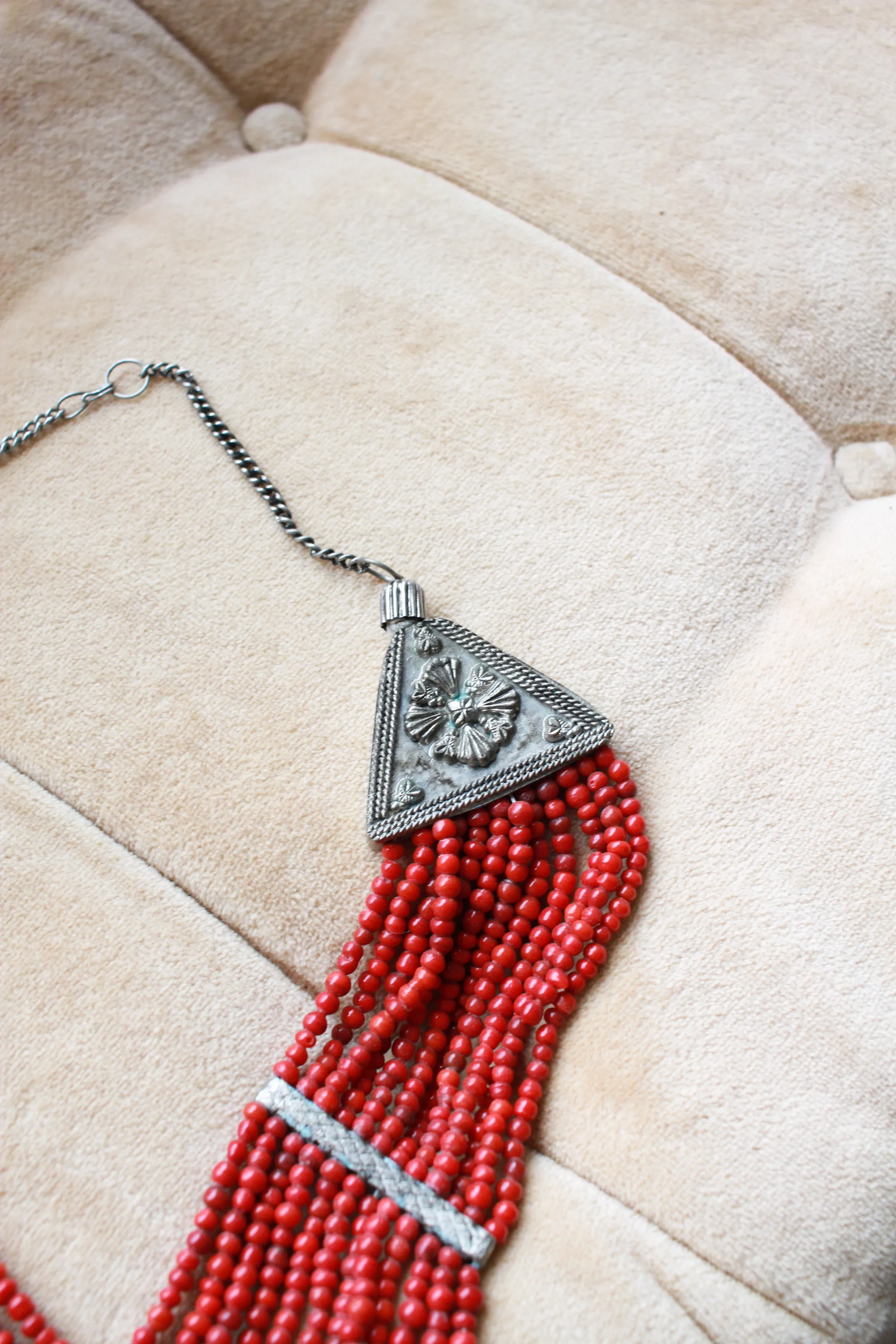 1970s Coral Beaded Bib Necklace