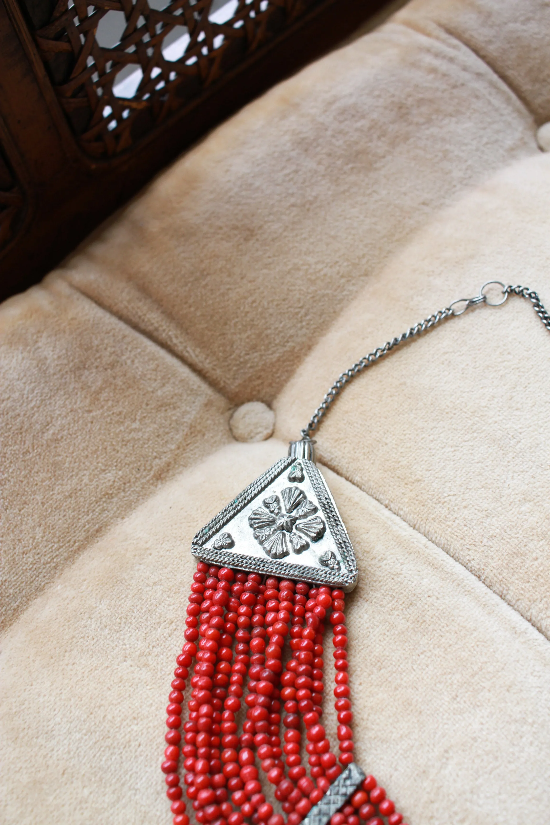 1970s Coral Beaded Bib Necklace