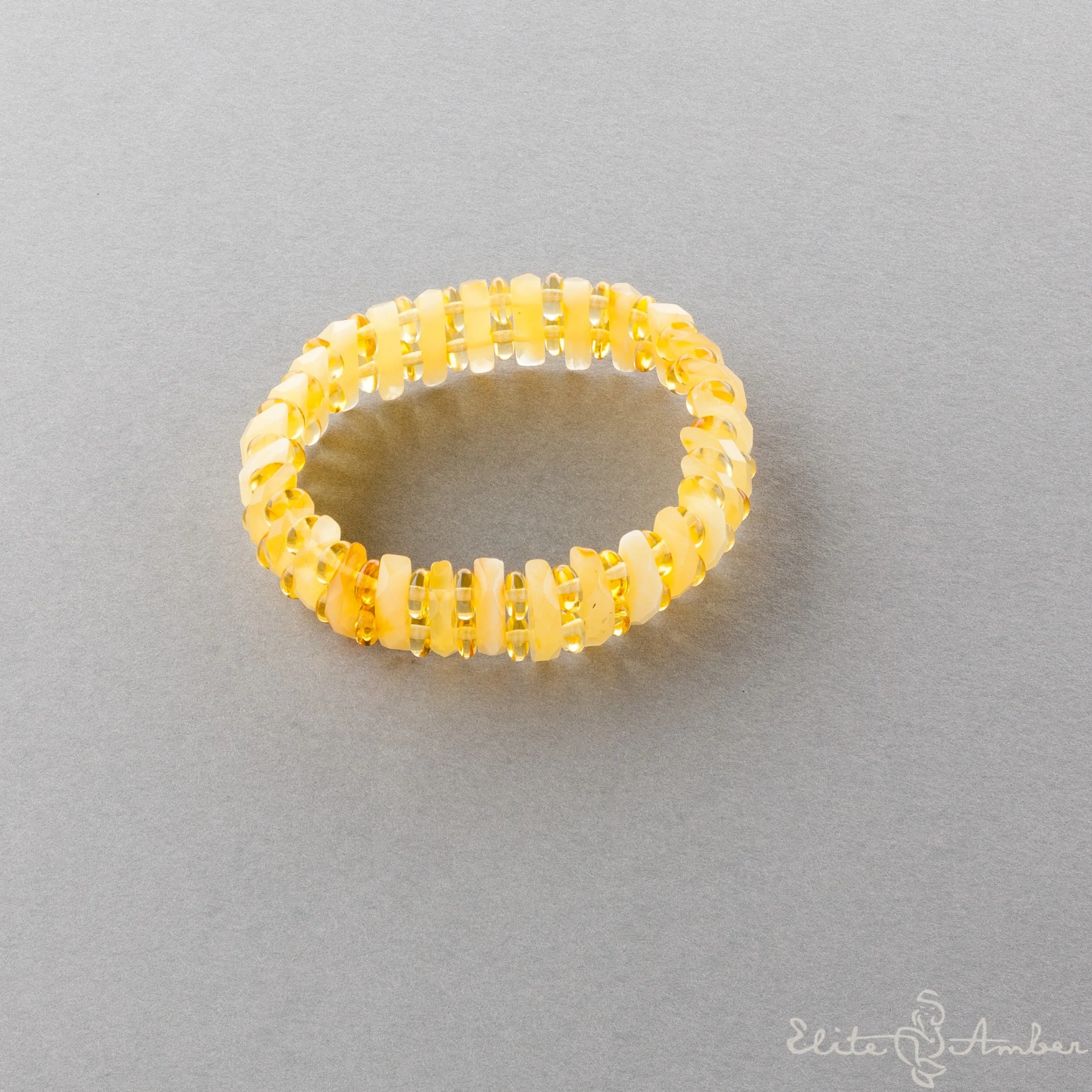 Amber bracelet "Sunshine elegance"