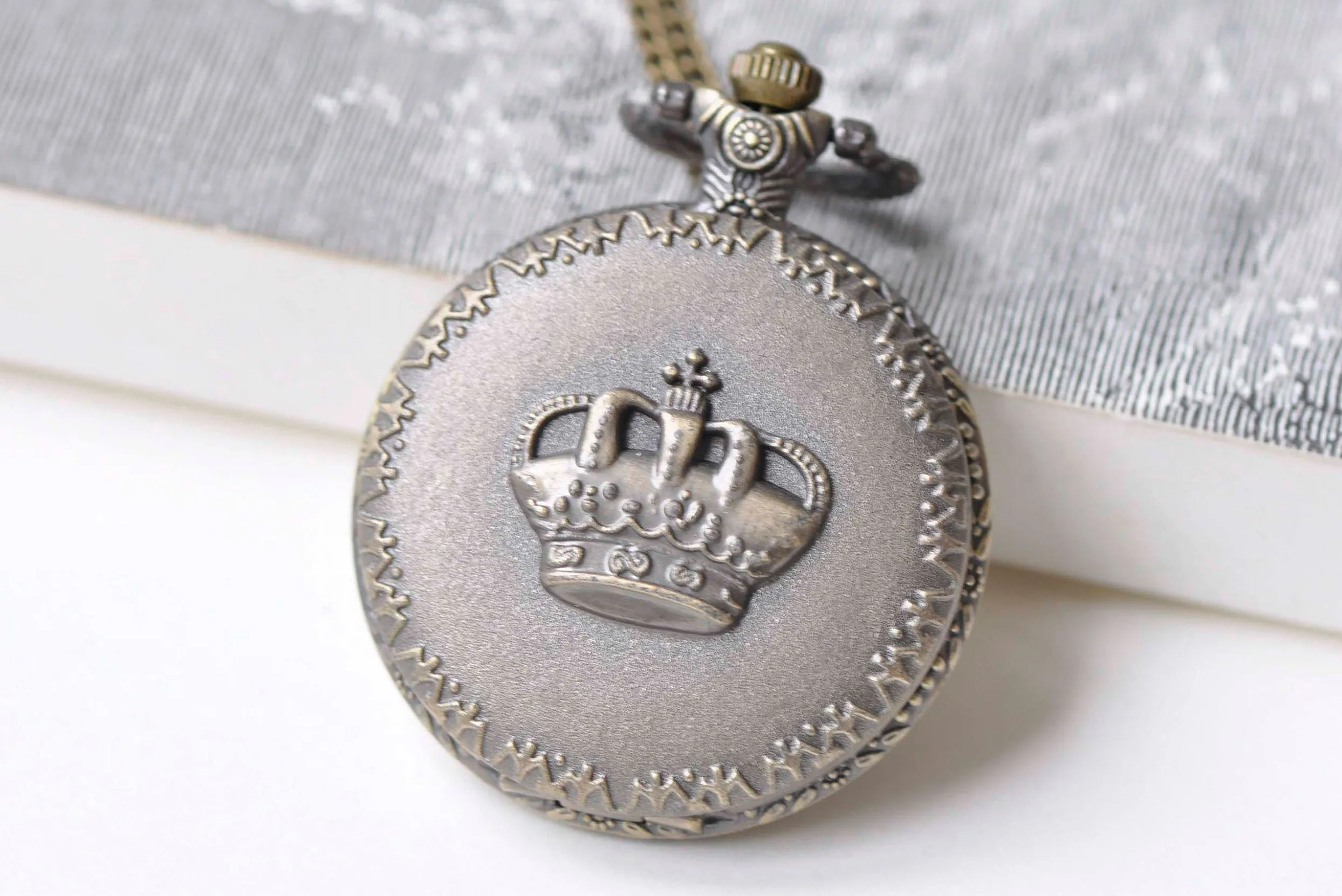 Antique Bronze Large Round Pocket Watch Pendant Set of 1 A4855