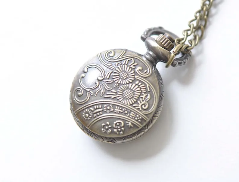 Antique Bronze Small Cut Out Heart Cover Round Pocket Watch Set of 1 A8828