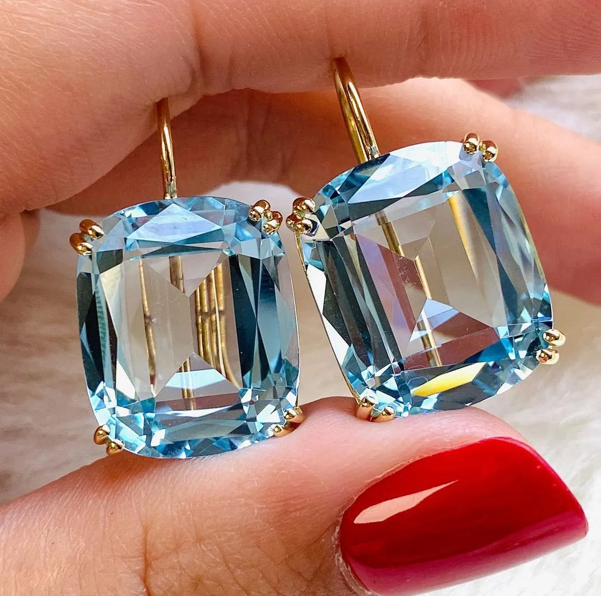Cushion-Cut Wire Earrings
