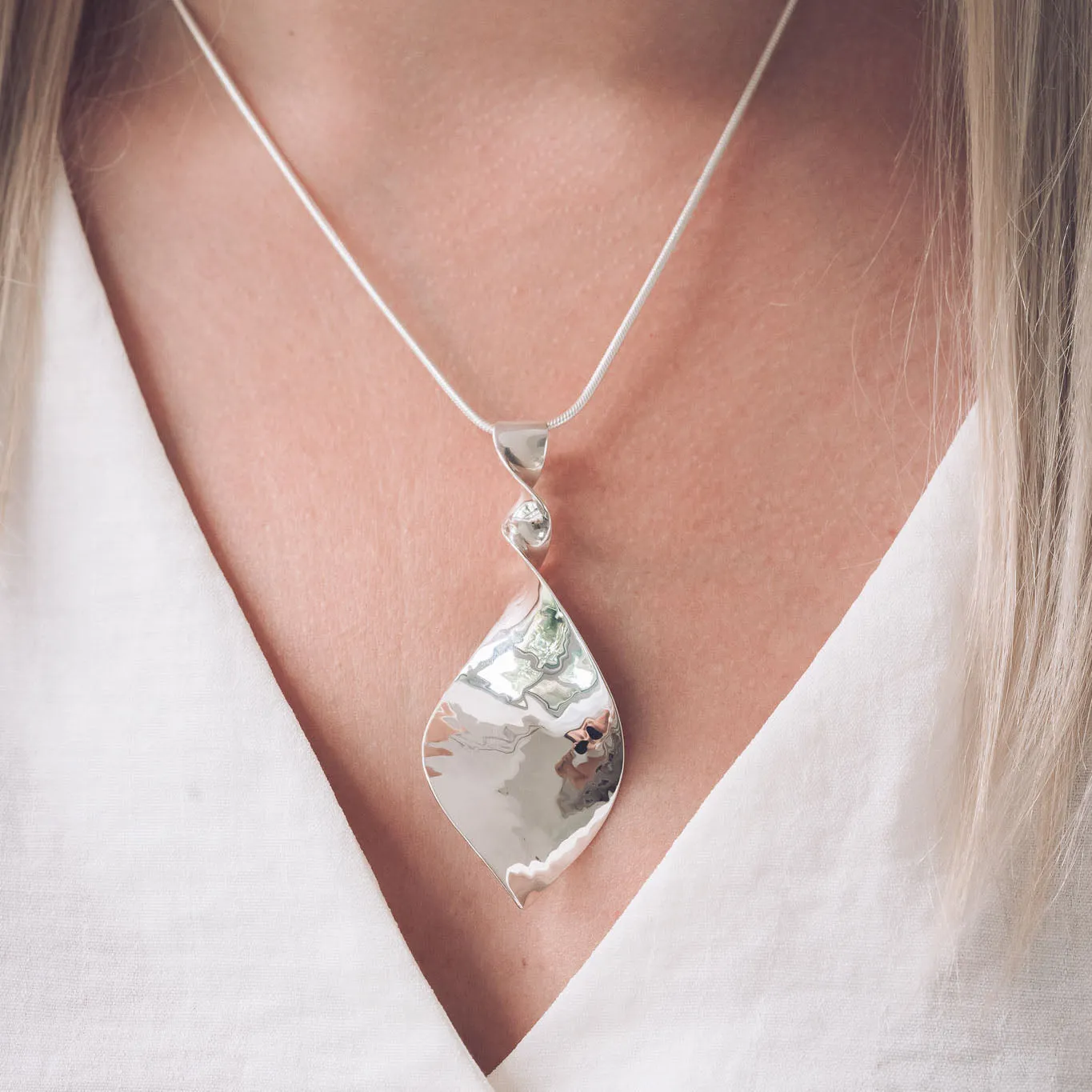 Narrow Twist Silver Pendant Necklace