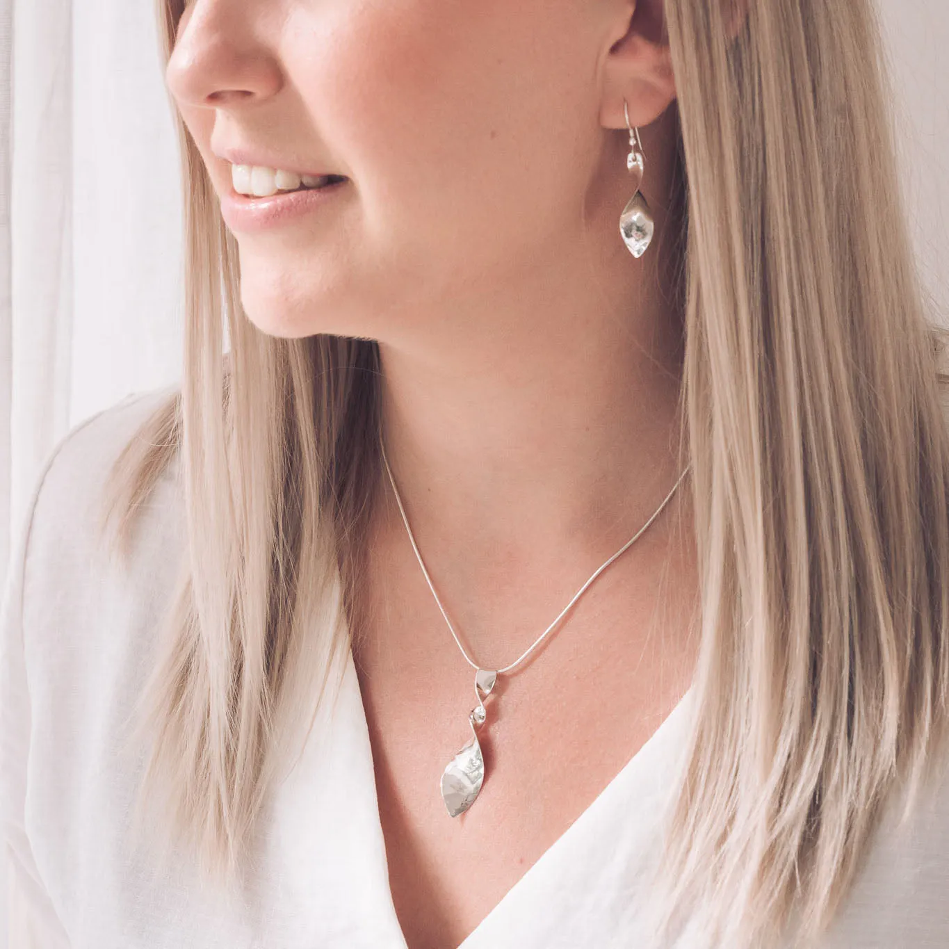 Narrow Twist Silver Pendant Necklace