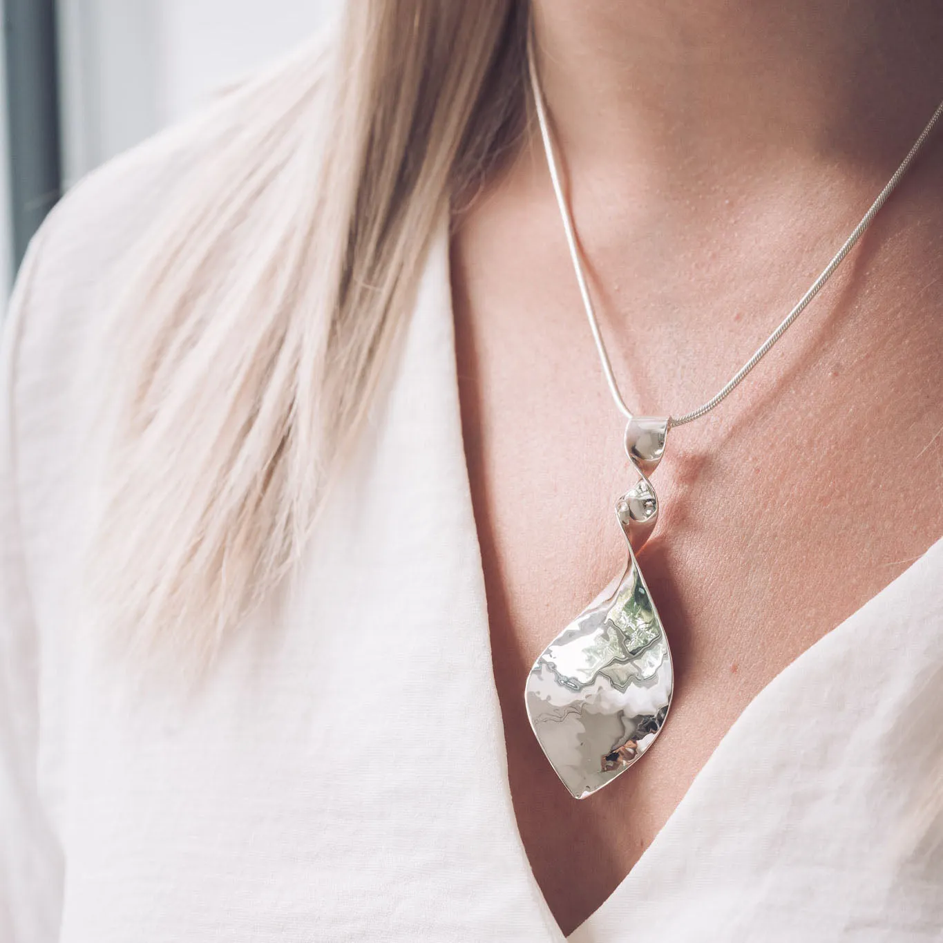 Narrow Twist Silver Pendant Necklace